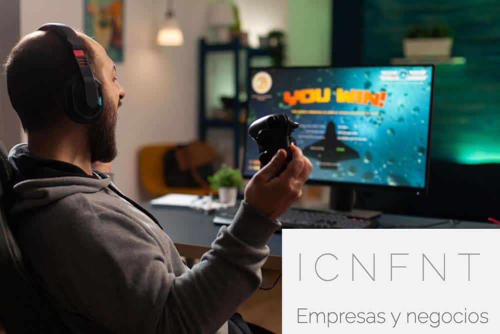 hombre jugando videojuego